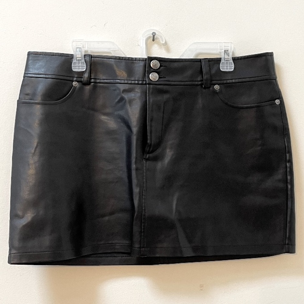 Black faux leather mini skirt